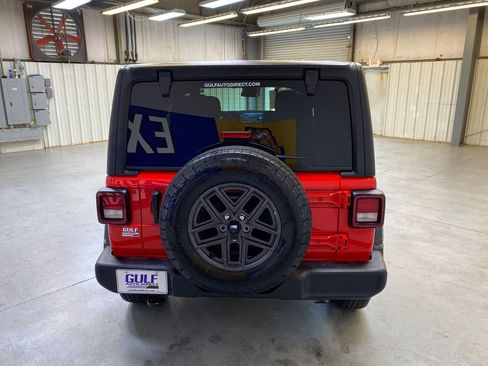 Used 2025 Jeep Wrangler Unlimited Sport AWD/4WD image 7