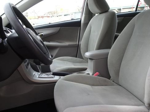 Used 2013 Toyota Corolla LE image 9