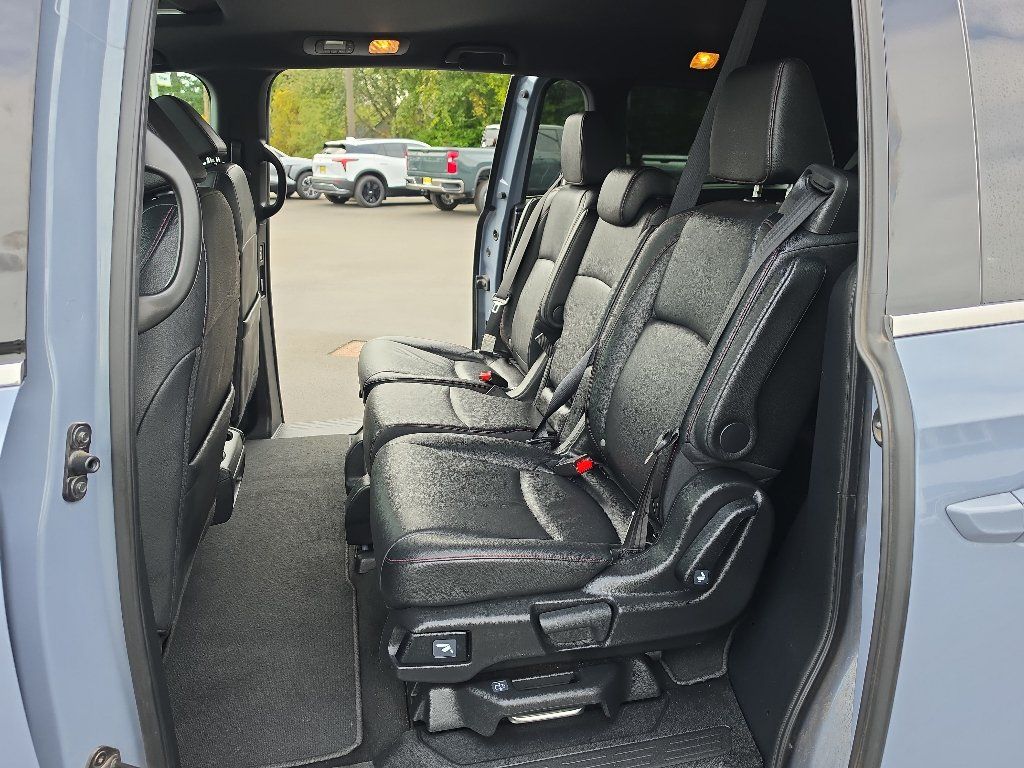 Used 2025 Honda Odyssey Sport-L image 18