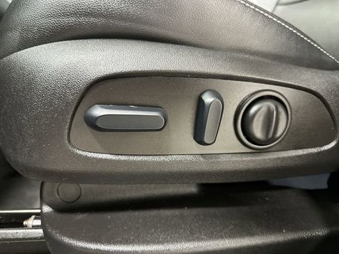 Used 2023 GMC Terrain SLT AWD/4WD image 16