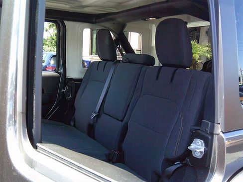 Used 2024 Jeep Wrangler Unlimited AWD/4WD image 15