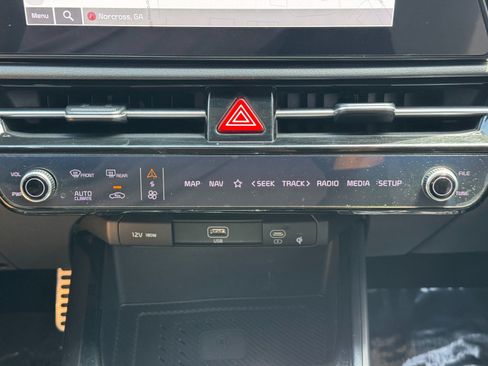 Used 2023 Kia Niro SX Touring FWD image 29