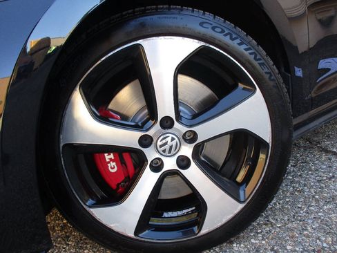 Used 2017 Volkswagen GTI SE FWD image 37