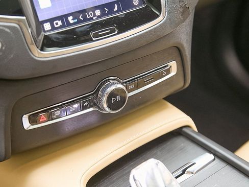 Certified 2023 Volvo XC90 B6 Ultimate w/ Protection Package Premier image 16