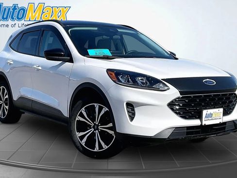 Used 2022 Ford Escape SE w/ SE Sport Appearance Package AWD/4WD image 5