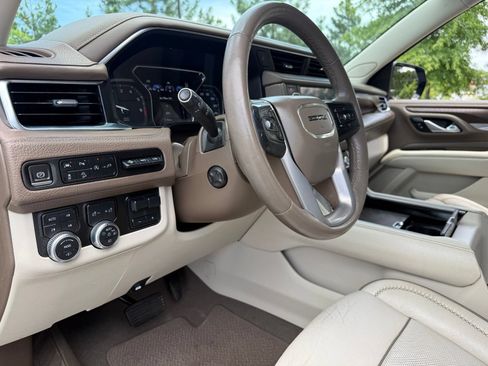 Used 2021 GMC Yukon XL Denali w/ Denali Ultimate Package AWD/4WD image 22