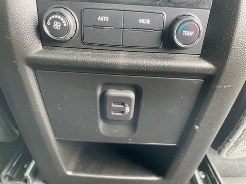 Used 2023 Chevrolet Traverse LT image 35