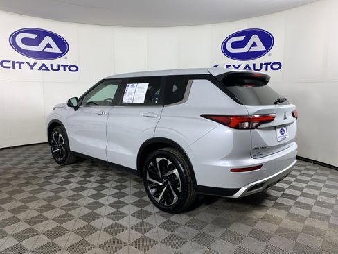 Used 2024 Mitsubishi Outlander SE image 5