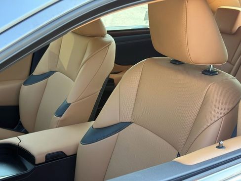 Certified 2025 Lexus ES 350 w/ Premium Package image 20