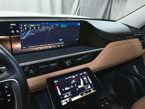 Used 2025 INFINITI QX80 Sensory image 45