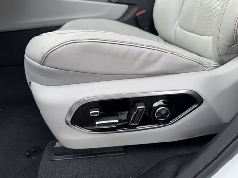 Used 2023 Jeep Grand Cherokee Overland w/ Adv Protech Group III image 15