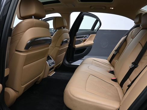 Used 2022 BMW 740i xDrive w/ Premium Package image 15