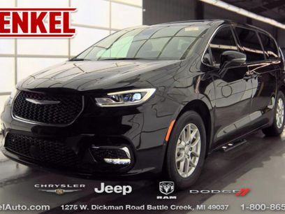 Used 2026 Chrysler Pacifica Select