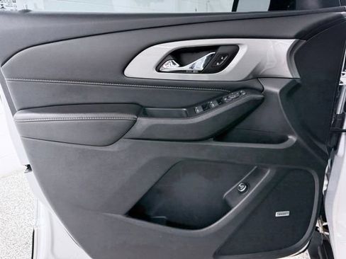 Used 2020 Chevrolet Traverse RS FWD image 17