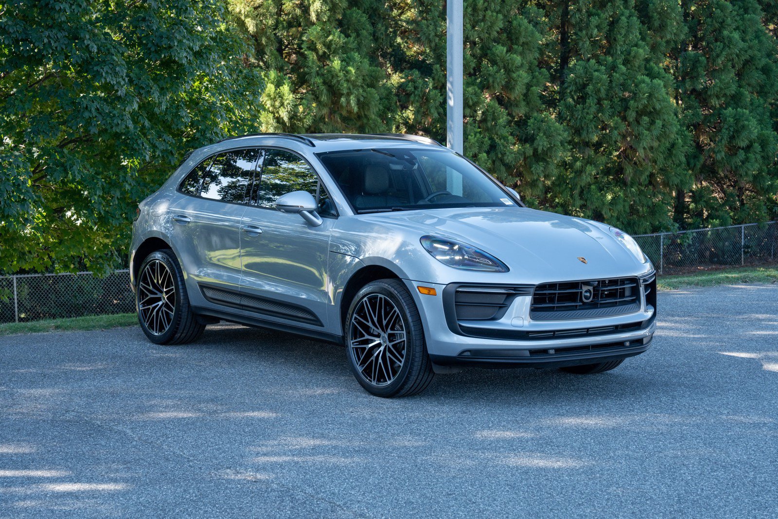 Certified 2026 Porsche Macan AWD/4WD image 9