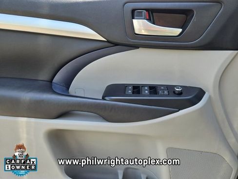 Used 2022 Toyota RAV4 LE FWD image 30