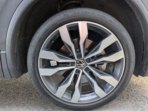 Used 2022 Volkswagen Tiguan SEL R-Line image 30