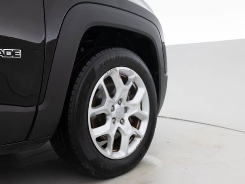 Used 2016 Jeep Renegade Latitude FWD image 18