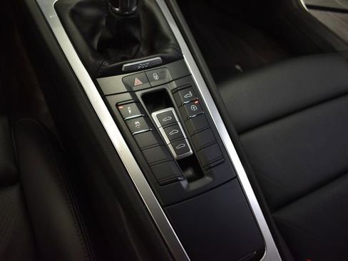 Used 2018 Porsche 911 Carrera RWD image 16