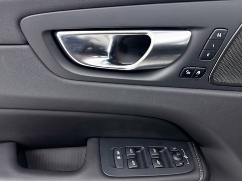 Used 2024 Volvo XC60 T8 Ultimate w/ Climate Package image 33