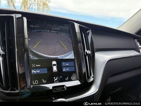 Used 2018 Volvo XC60 T5 Momentum w/ Convenience Package image 18