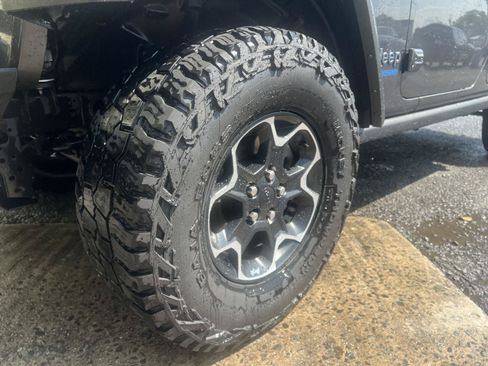 Used 2021 Jeep Wrangler Unlimited Rubicon 4xe w/ Cold Weather Group AWD/4WD image 12