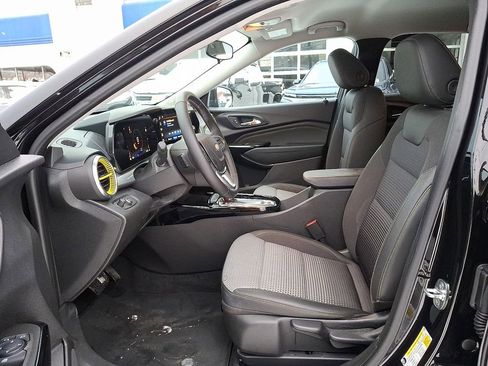 Used 2024 Chevrolet Trax LT w/ Driver Confidence Package image 13