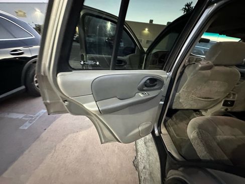 Used 2002 Chevrolet TrailBlazer LS w/ Preferred Equipment Group image 9