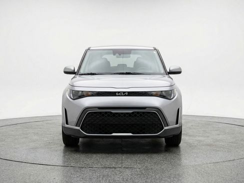 Used 2025 Kia Soul LX w/ LX Technology Package FWD image 2