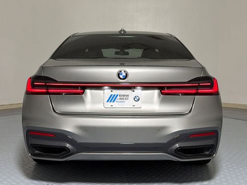 Used 2020 BMW 740i w/ M Sport Package RWD image 8
