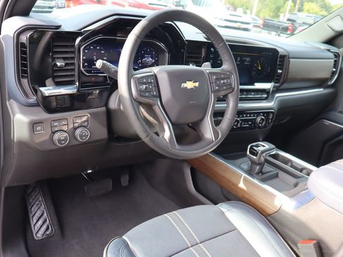 Used 2024 Chevrolet Silverado 1500 High Country w/ High Country Premium Package AWD/4WD image 6