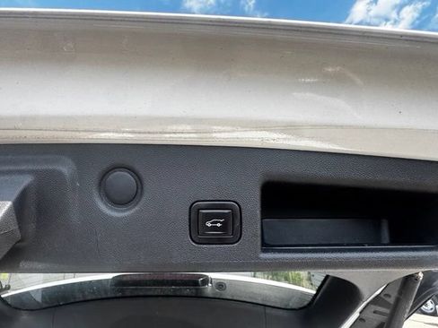 Used 2021 Chevrolet Equinox LT AWD/4WD image 14