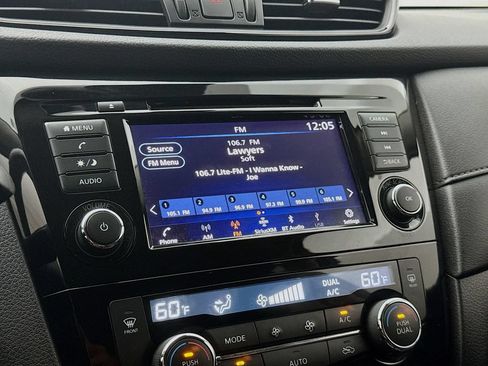 Used 2019 Nissan Rogue SV FWD image 17