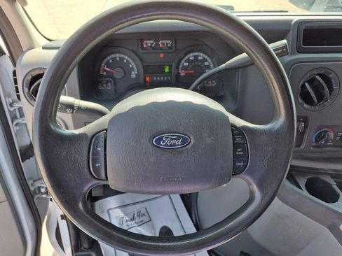 Used 2014 Ford E-350 and Econoline 350 Super Duty w/ Power Group image 17