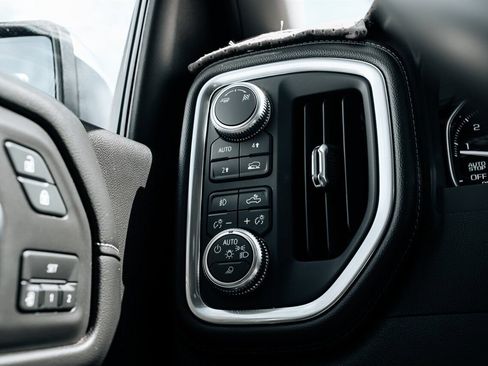 Used 2019 GMC Sierra 1500 SLT w/ SLT Premium Plus Package AWD/4WD image 28