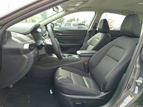 Used 2025 Nissan Altima 2.5 SV FWD image 14