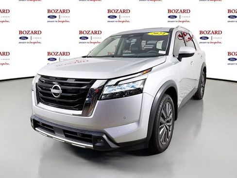 Used 2024 Nissan Pathfinder SL w/ SL Premium Package FWD image 4