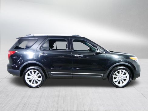 Used 2015 Ford Explorer XLT w/ Equipment Group 202B AWD/4WD image 8