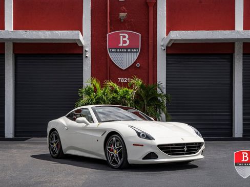 Used 2017 Ferrari California T RWD image 13