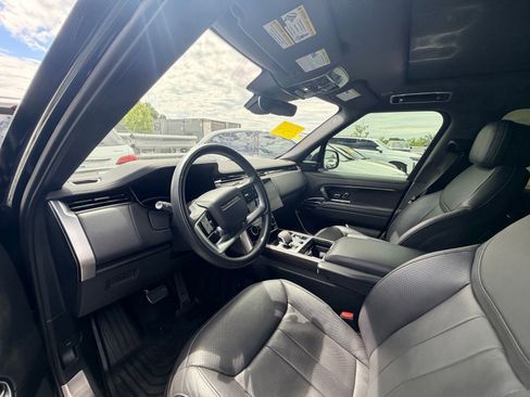 Used 2023 Land Rover Range Rover SE image 3