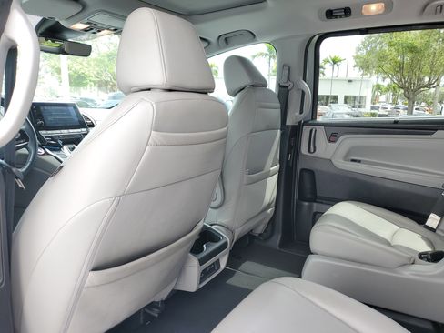 Used 2024 Honda Odyssey Touring image 13
