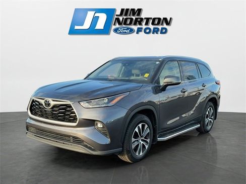 Used 2021 Toyota Highlander XLE image 7