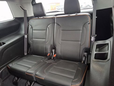 Used 2023 GMC Acadia AT4 image 11