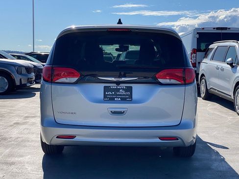 Used 2024 Chrysler Voyager LX FWD image 5