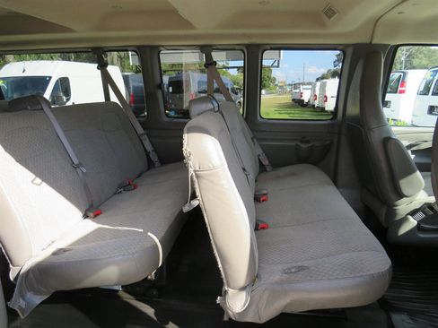 Used 2024 Chevrolet Express 3500 LS w/ Chrome Appearance Package RWD image 17