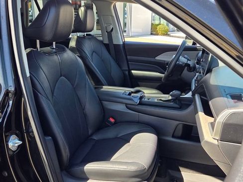 Used 2024 Toyota Grand Highlander AWD image 19