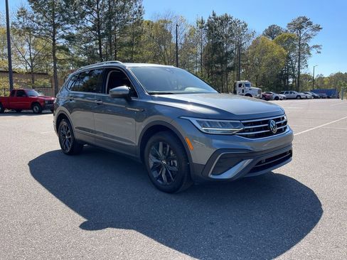 Used 2024 Volkswagen Tiguan SE image 4