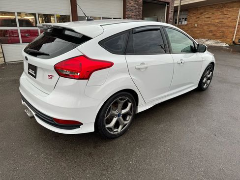 Used 2017 Ford Focus ST image 15