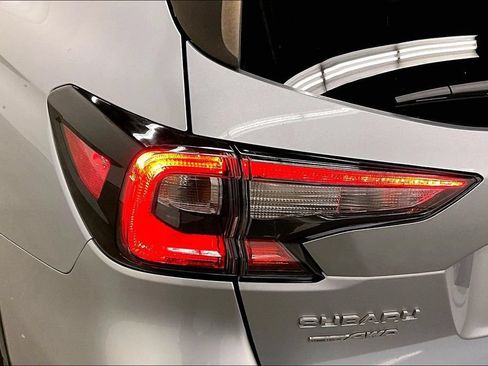 Used 2023 Subaru Outback Limited AWD/4WD image 23