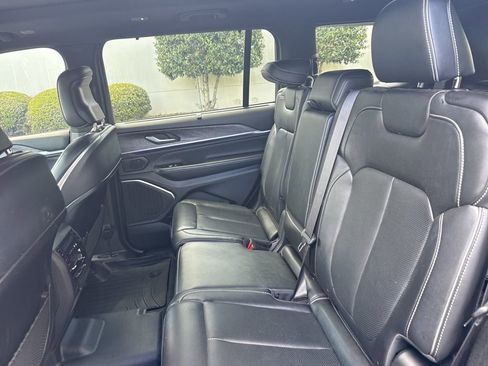 Used 2023 Jeep Grand Cherokee L Overland w/ Luxury Tech Group IV image 12